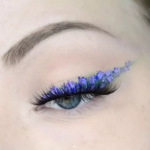Make-up cu tuș floral