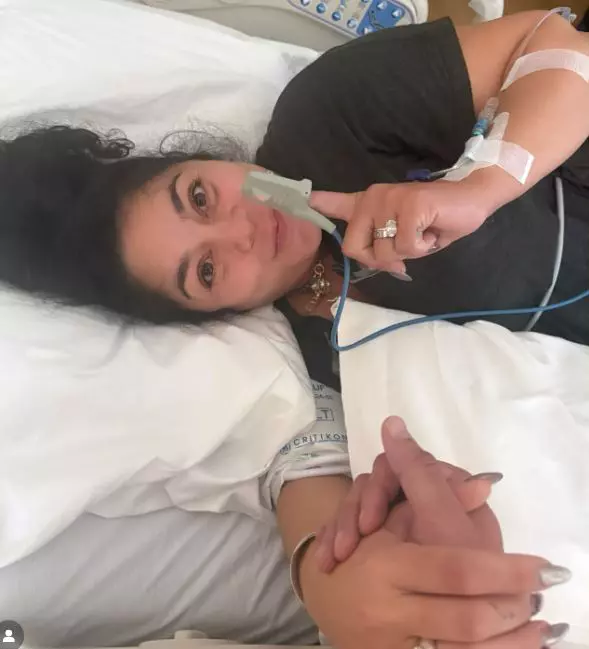 Vannesa, pe patul de spital, dupa ce a devenit mama a doua oară