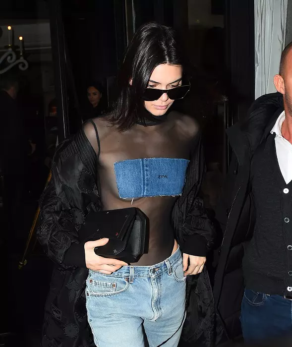Kendall Jenner is seen at L'Avenue restaurant in Paris