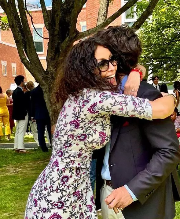 2022-08-02-01_22_22-Mihaela-Schwartzenberg-@mihaelaradulescuschwartzenberg-•-Instagram-photos-and-