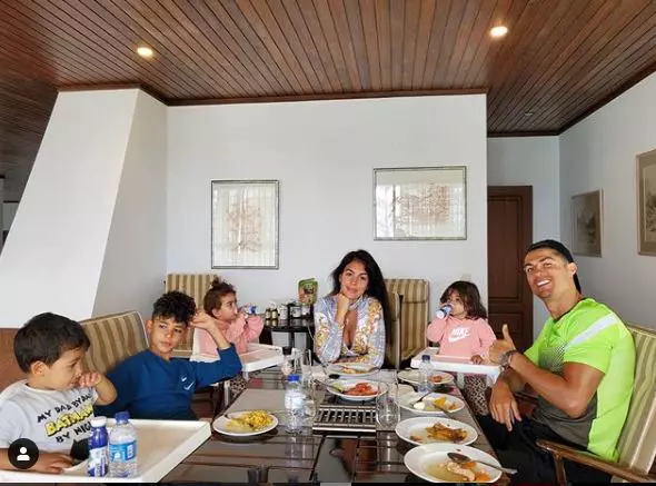 Casa-lui-Cristiano-Ronaldo-a-fost-prădată-de-hoți-11