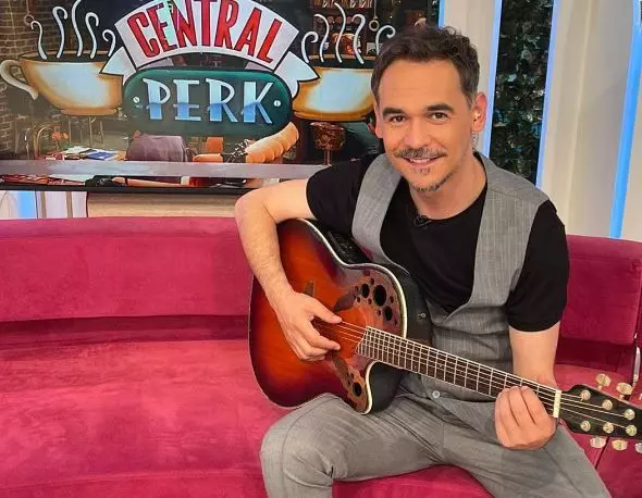 652x450_211188-recent-fiica-lui-razvan-simion-prezentatorul-de-la-neatza-a-implinit-18-ani-ianca-a-profitat-de-ocazie-si-s-a-fotografiat-alaturi-de-tatal-ei