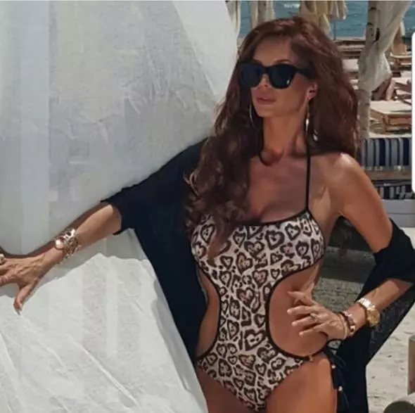 Cristina-Spătar-costum-de-baie-2