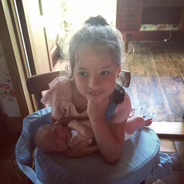 River si surioara lui,  Petal Blossom Rainbow