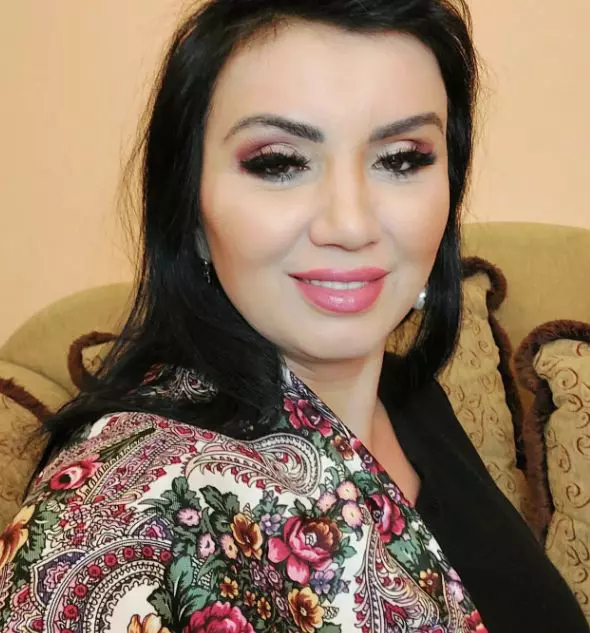 adriana bahmuteanu 4