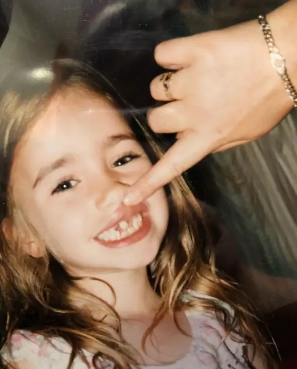 Lily Collins copilarie2