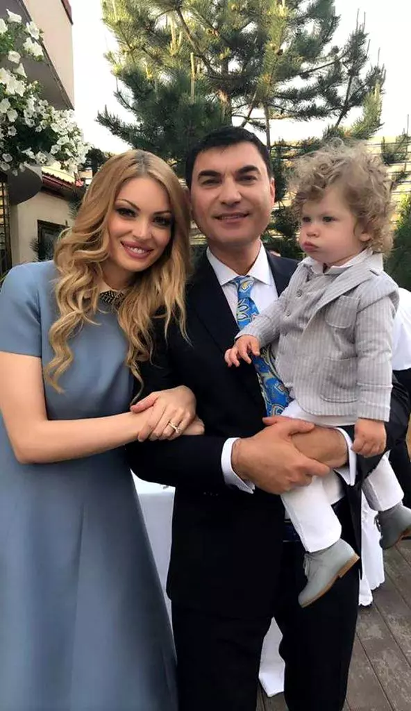 Cristi-Borcea-si-familia-1-592x1024