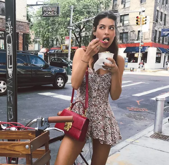 Alice Peneaca - Little treats to face the melting weather outside :))) 🍦🇺🇸🗽