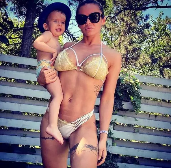 2021-03-02-17_13_07-Simo-@eu.simonahapciuc-•-Instagram-photos-and-videos