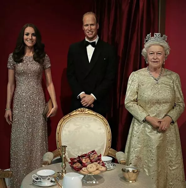 Portret de familie - Regina Elisabeta a II-a, Prințul William și Ducesa de Cambridge, Kate Middleton