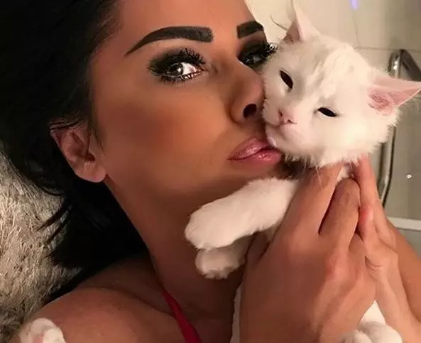 Oana Zăvoranu este o mare iubitoare de animale