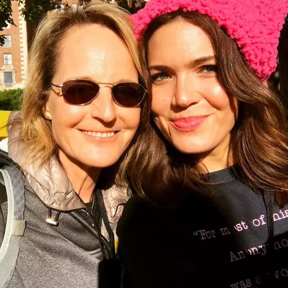 Helen Hunt si Mandy Moore