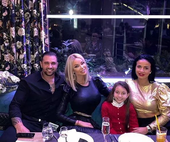 Bianca, Alex Bodi, fosta soție a acestuia și fetița lor