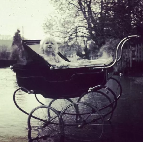 Naomi Watts in copilarie