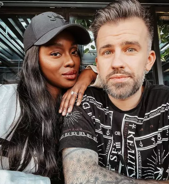 naomi-adaptare-romania-2-1