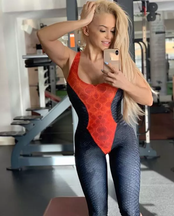 fotografia-de-zeci-de-mii-de-like-uri-postata-de-anda-adam-cum-a-fost-surprinsa-in-autoizolare_size24