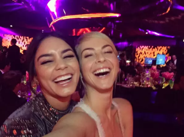 Vanessa Hudgens si Julianne Hough