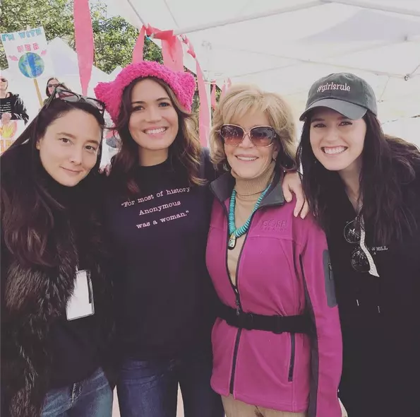 Mandy Moore si Jane Fonda