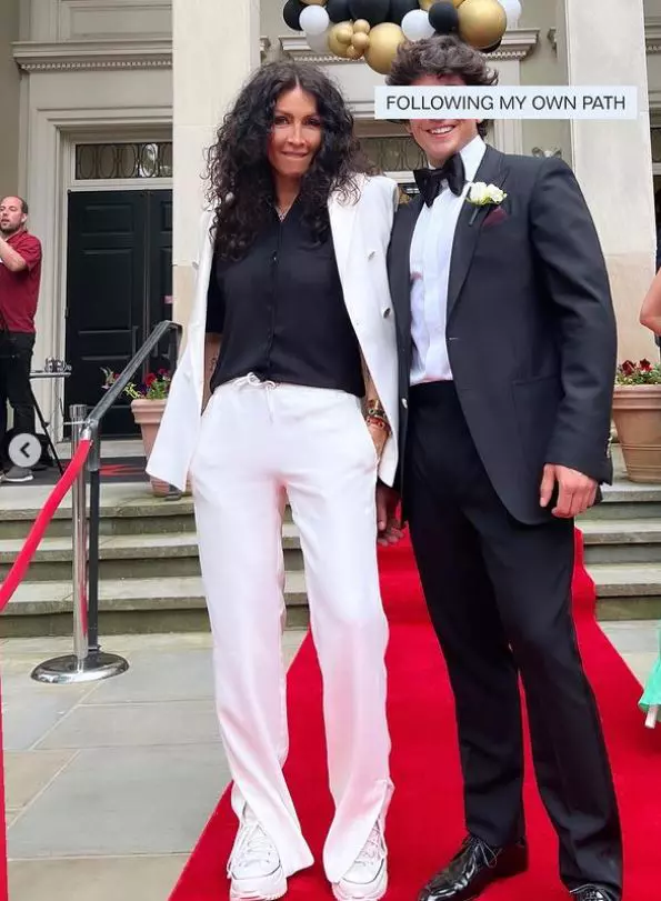 2022-08-02-01_22_35-Mihaela-Schwartzenberg-@mihaelaradulescuschwartzenberg-•-Instagram-photos-and-