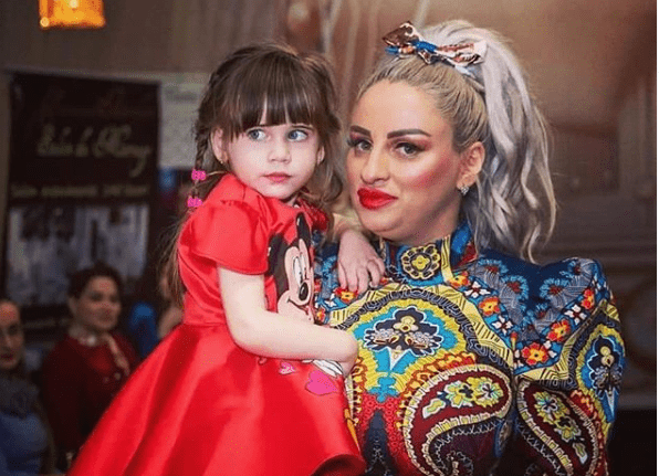 sanziana-buruiana-isi-duce-fetita-la-concursuri-de-miss-am-ramas-socata-cum-la-3-ani-poti-sa-ti-transformi_size2