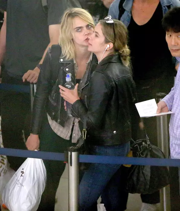 Cara Delevingne și Ashley Benson