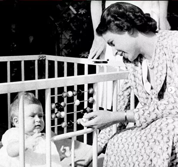 2Elisabeta-a-II-a-Charles