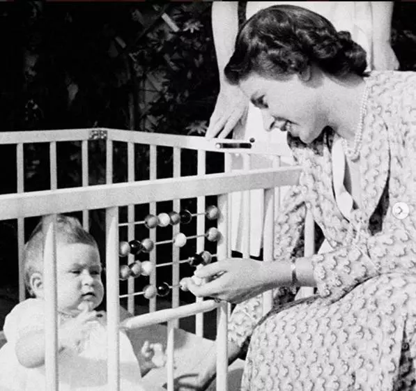 2Elisabeta-a-II-a-Charles