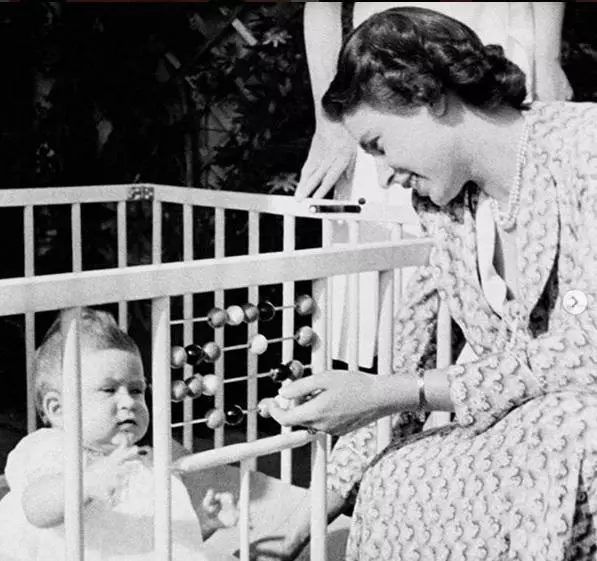 2Elisabeta-a-II-a-Charles