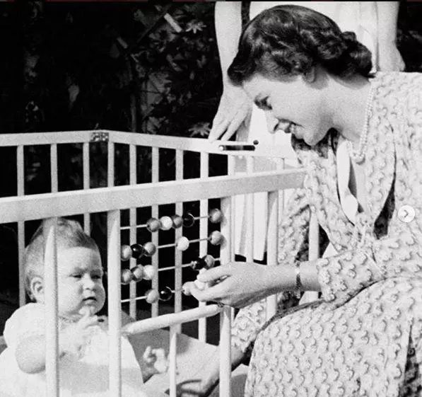 2Elisabeta-a-II-a-Charles