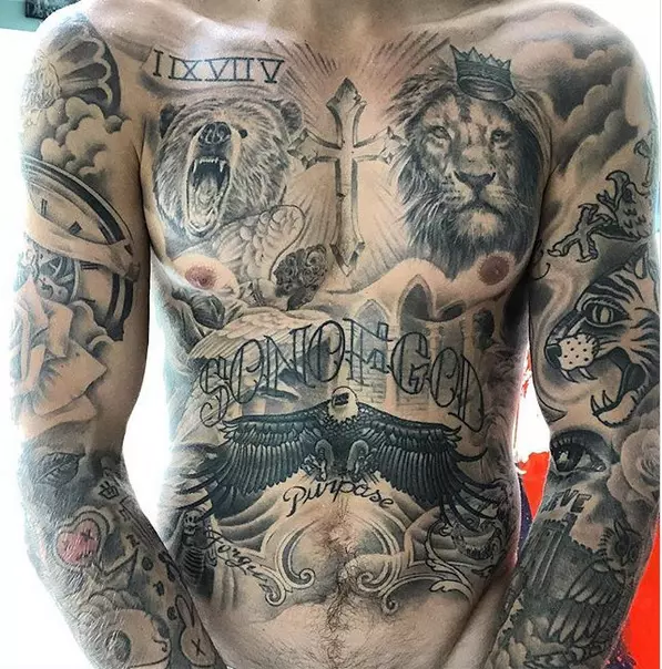 Justin Bieber e acoperit de tatuaje!