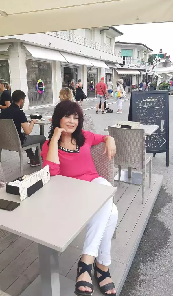 67322362_499649717529814_4480317202364366848_n-598x1024-1