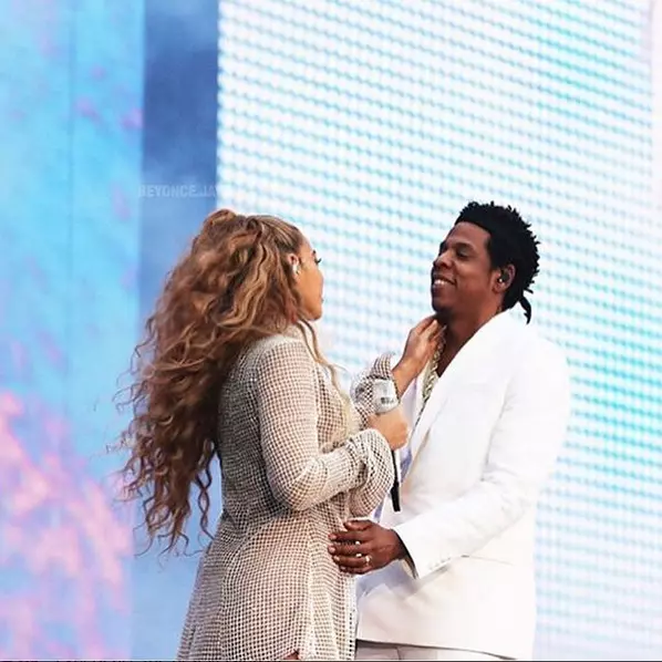 În concerte, Beyoncé a început să-și ascundă trupul.