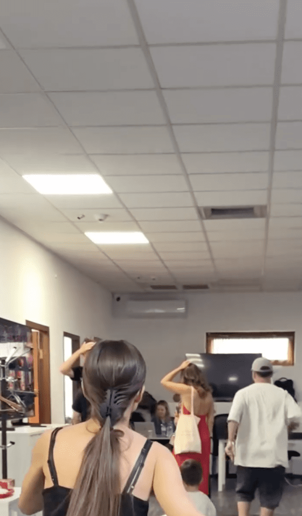 Theo Rose l-a dus pe fiul ei, Sasha, la filmările "Vocea României". Imaginile de familie au devenit virale