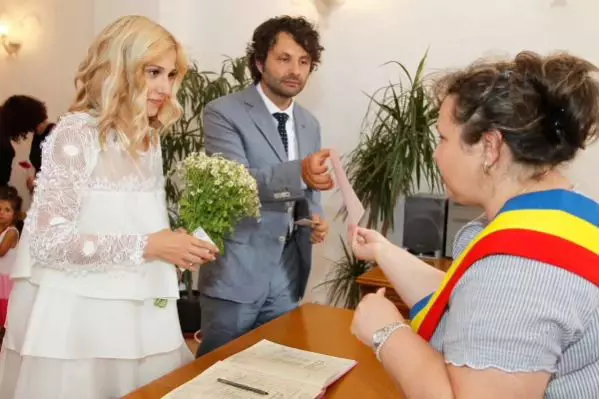 DANA ROGOZ ȘI RADU DRAGOMIR AU SĂRBĂTORIT 12 ANI DE LA CUNUNIA CIVILĂ (5)