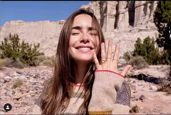 Lily-Collins-s-a-logodit3