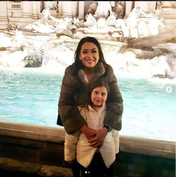 Oana-Roman-e-complet-schimbata-nici-nu-o-mai-recunosti