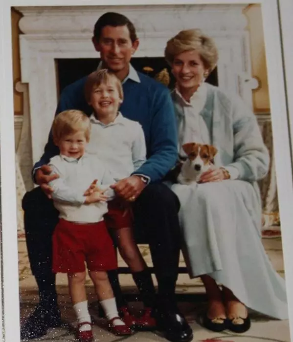 Autographs & Entertainment Memorabilia, Britain - 28 Nov 2012