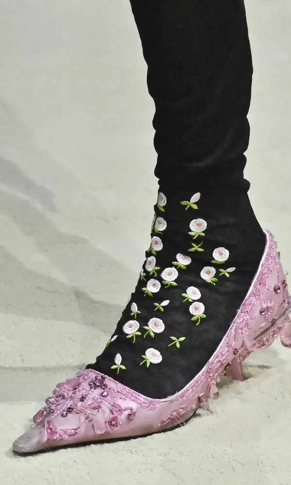 12. Pesti- Pantofi PRADA