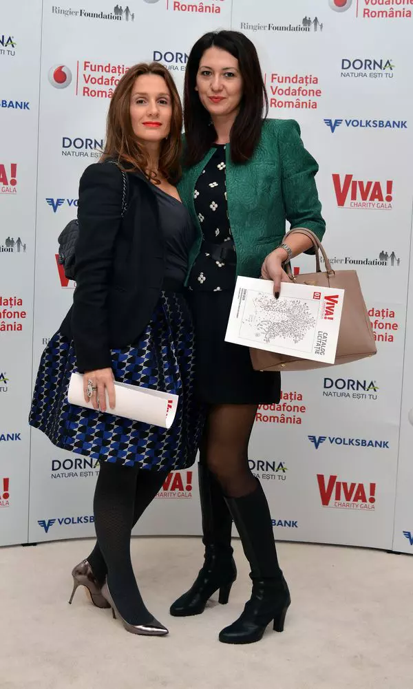 Karina Staron (Armani) si Andreea Matei