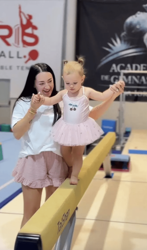 Larisa Iordache cu fiica ei