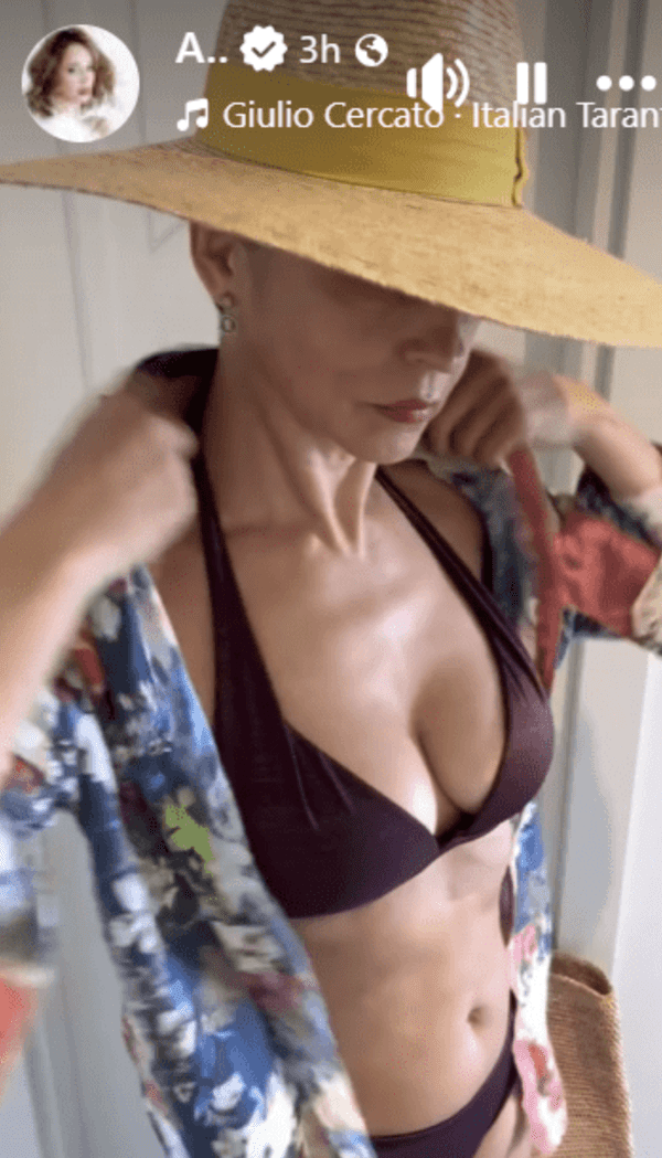 Andreea Marin în vacanță