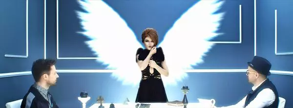 Alexandra Ungureanu in rochie Iris Serban 