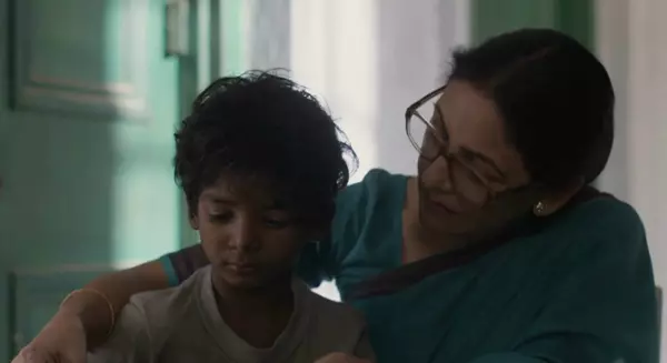 Deepti Naval și Sunny Pawar în „Lion” (2016)