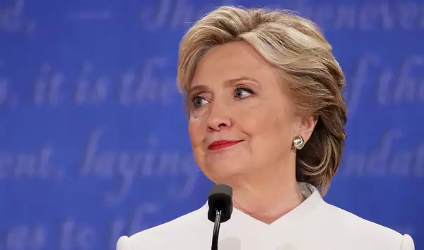 Hillary Clinton trece de ultima dezbatere