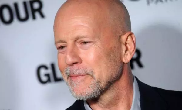 Bruce Willis cântă la armonică