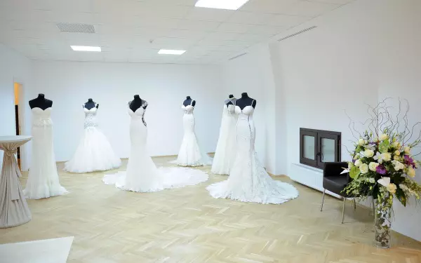 Rochiile Galia Lahav in showroom VERA SPOSA