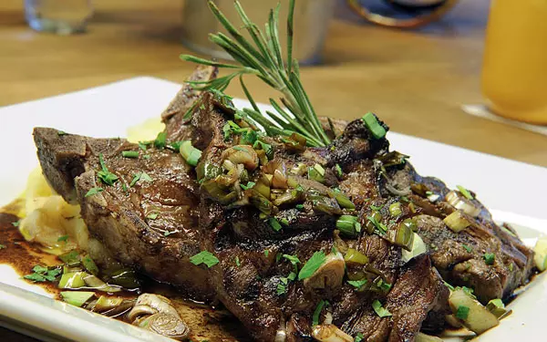 Cotletel de miel cu piure si trufe