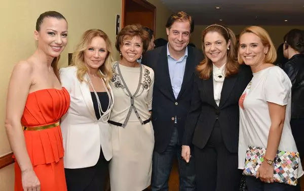 Mirela Bucovicean, Camelia Sucu, Cristiana Copos, Alexandre Eram, Mihaela Geoana si Andreea Esca