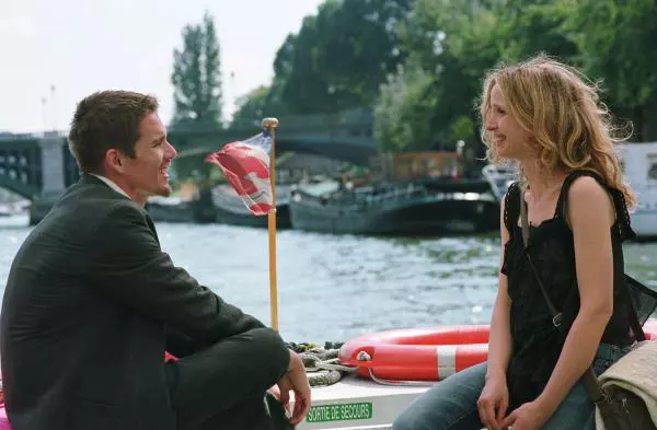 Ethan Hawke și Julie Delpy pe malul Senei, în „Before Sunset“