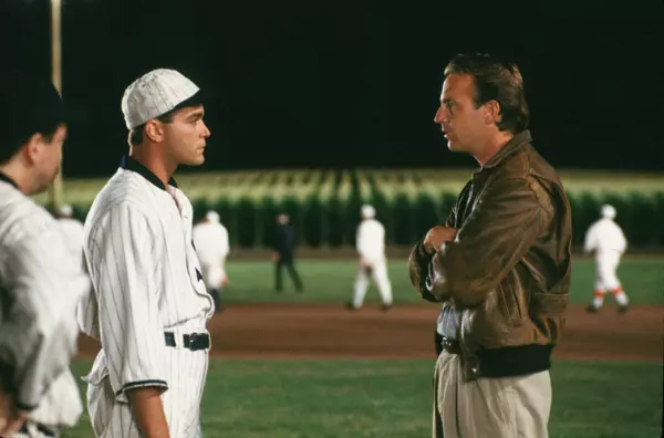 Kevin Costner și Ray Liotta în „Field of Dreams” (1989)